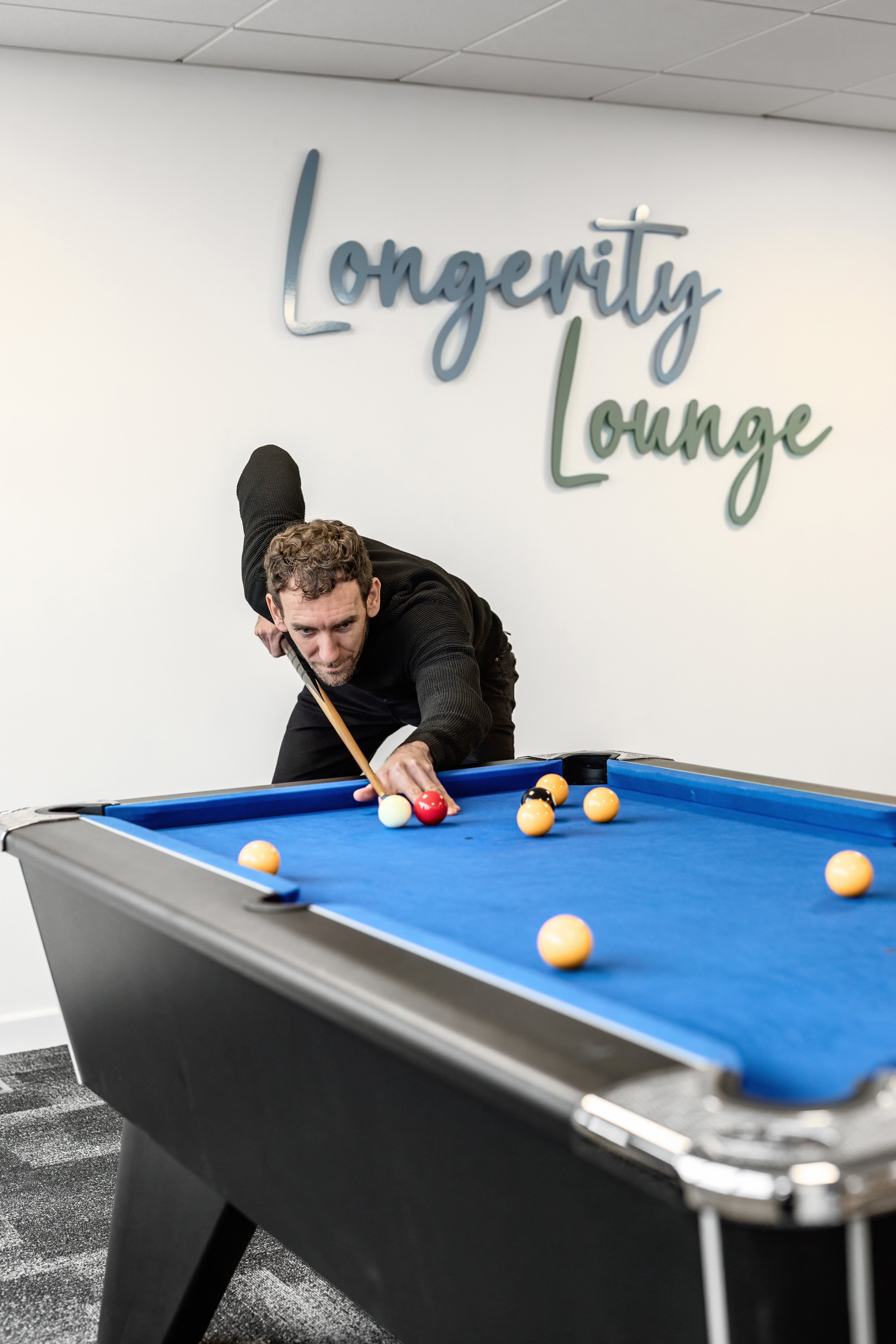 Spacio_Office_Design_CG_Analysts_Second_Man_Playing_Pool